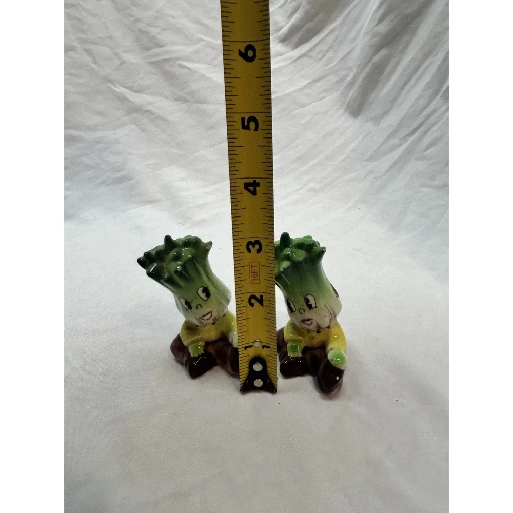 Vintage Salt & Pepper Shaker Ucagco Anthropomorphic Happy Celery Stalk Heads